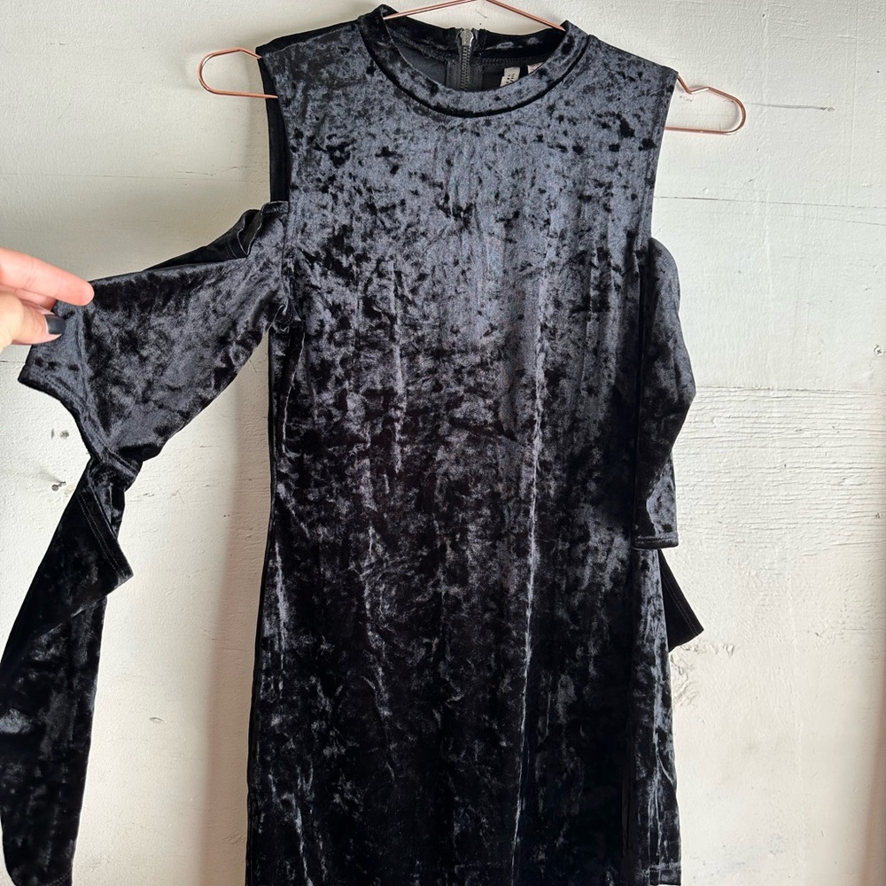 H&M black Velvet mini dress size M